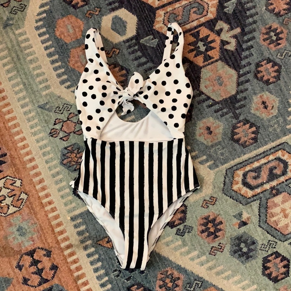 NWOT - brand new 1pcs bathing suit